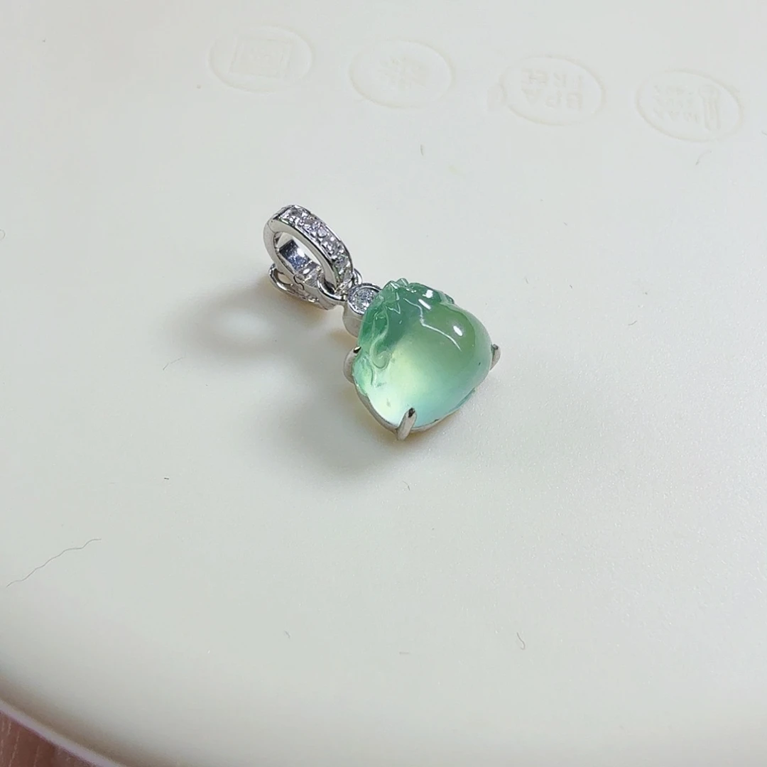 翡翠18K金镶嵌颈饰炸光金蟾