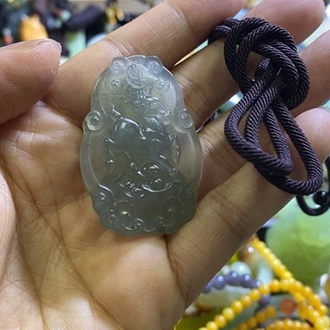 岫玉未镶嵌颈饰羊