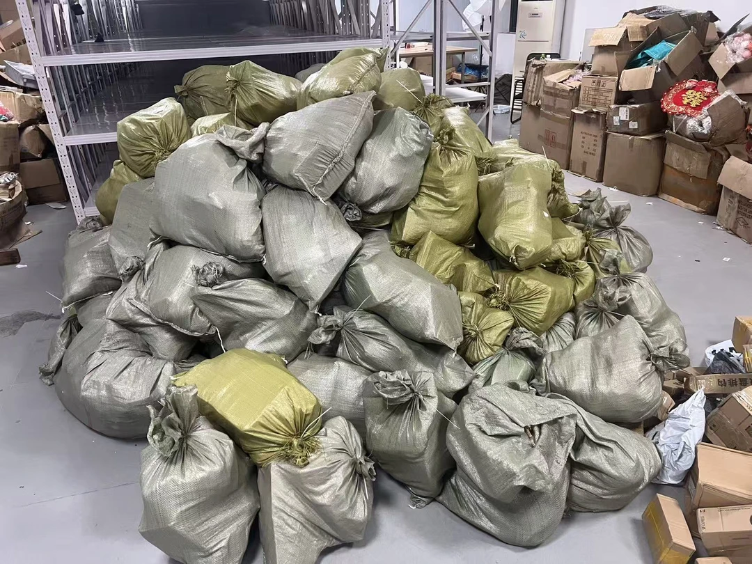 001-100土黄色加厚编织袋用于建筑垃圾清运及粮食装载