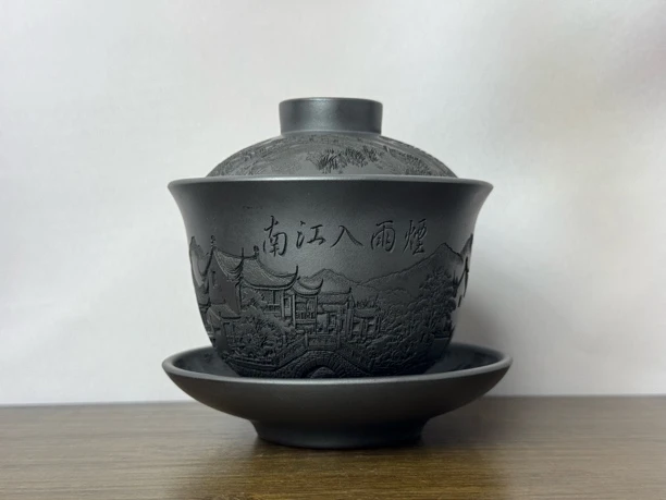宜兴紫砂三才盖碗石黄泥刻绘烟雨江南 容量170毫升