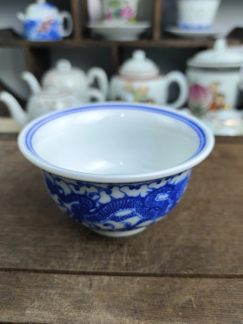 景德镇陶瓷青花釉下龙纹压手杯120cc