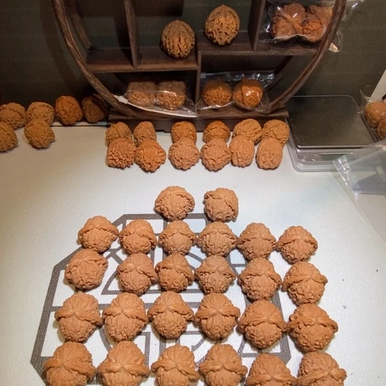 文玩核桃吊坠E****虎白石子13对打包