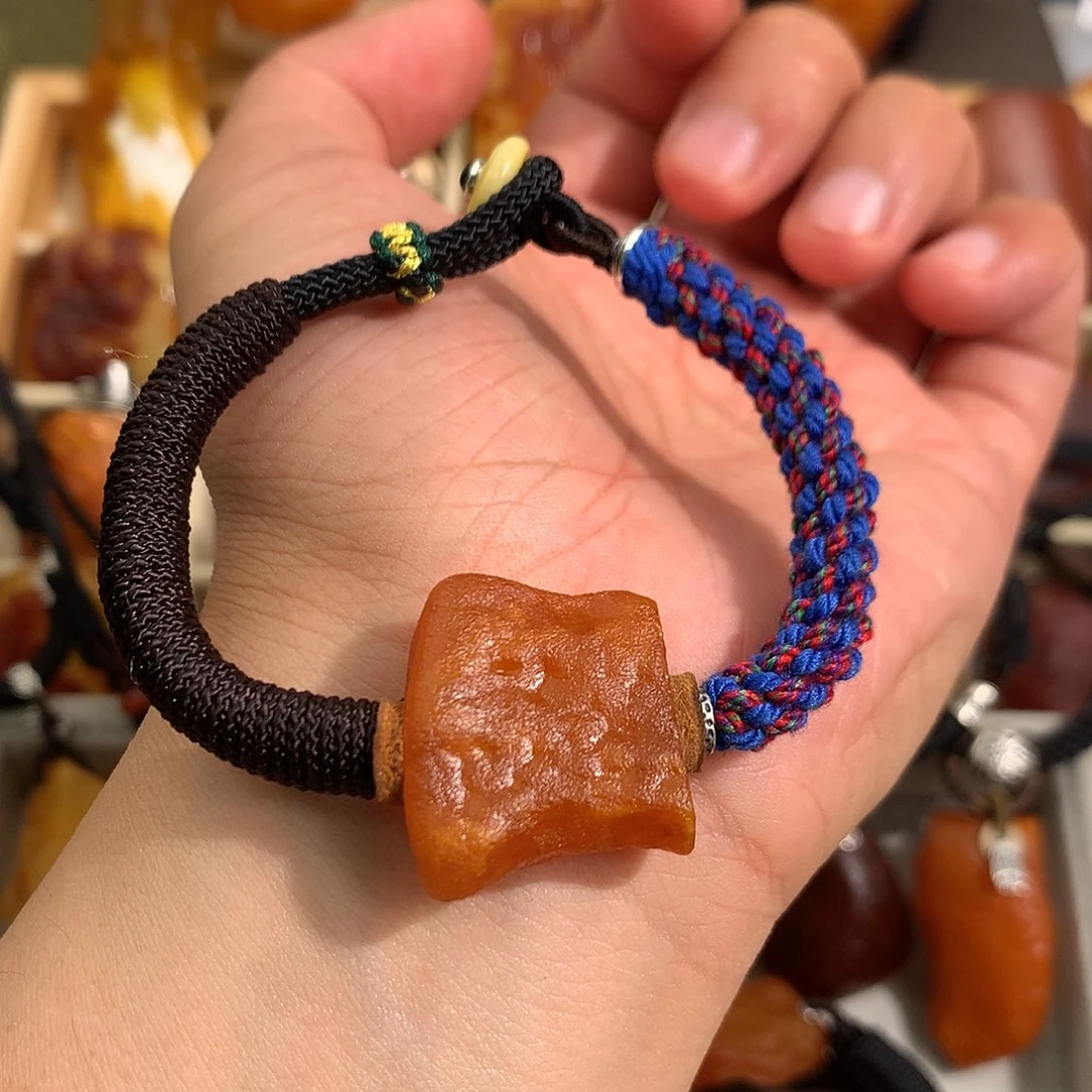 蜜蜡裸石未镶嵌在