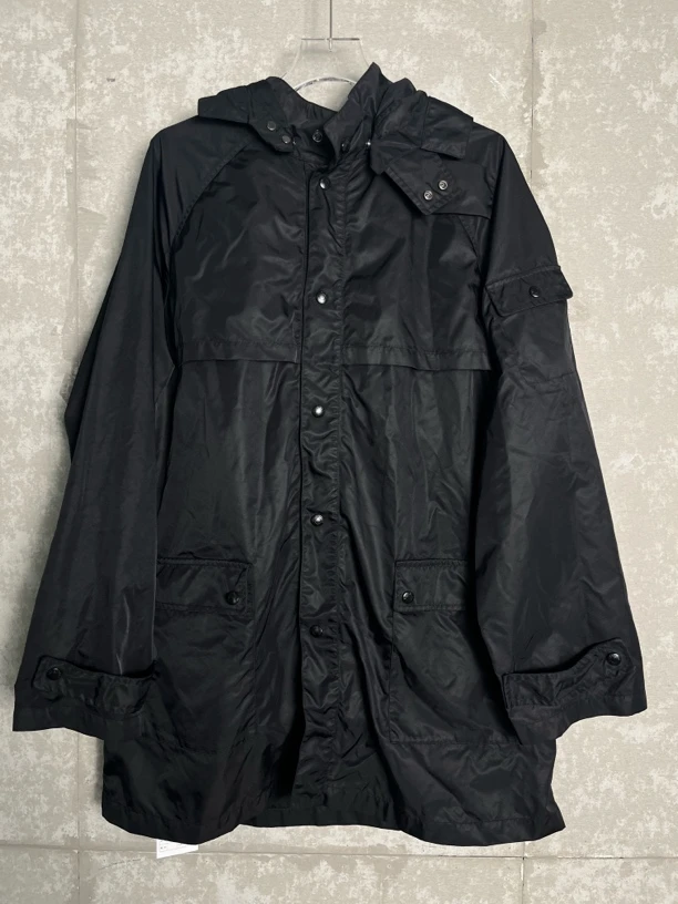 未使用 Valentino/华伦天奴 50*1/华伦天奴黑色连帽外套/09238