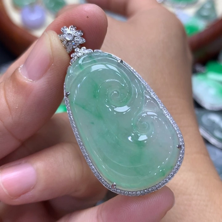 翡翠吊坠(不含链)18K金镶嵌