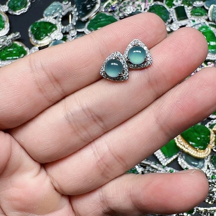 翡翠颈饰未镶嵌天然A货翡翠放漏