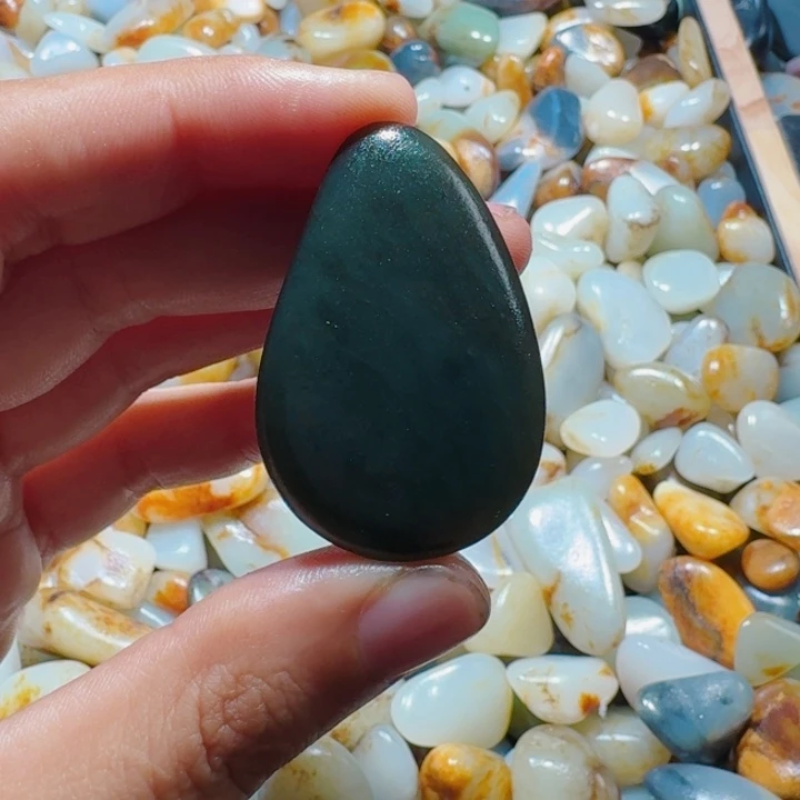 和田玉未镶嵌颈饰19克