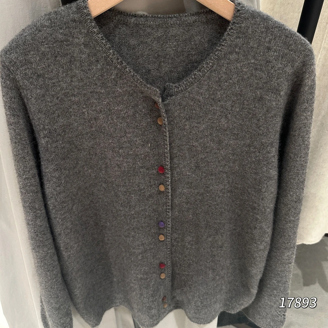 17893（部分无水洗唛介意慎拍）CHUXUN圆领彩色扣长袖针织衫