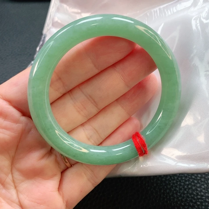 翡翠手镯未镶嵌52圆