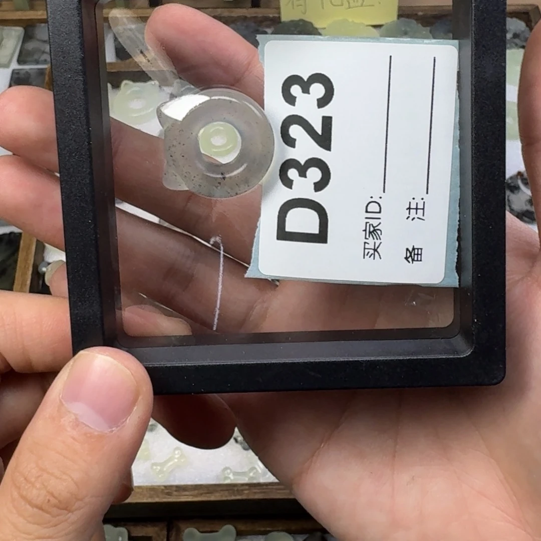 蛇纹石玉吊坠未镶嵌忧***鲨