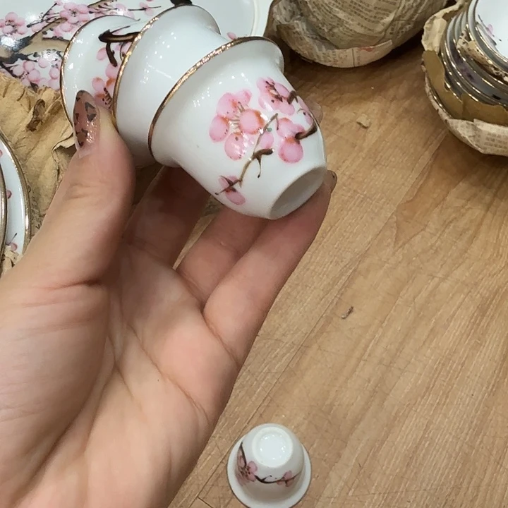 C***陶瓷片景德镇粉彩手绘酒杯