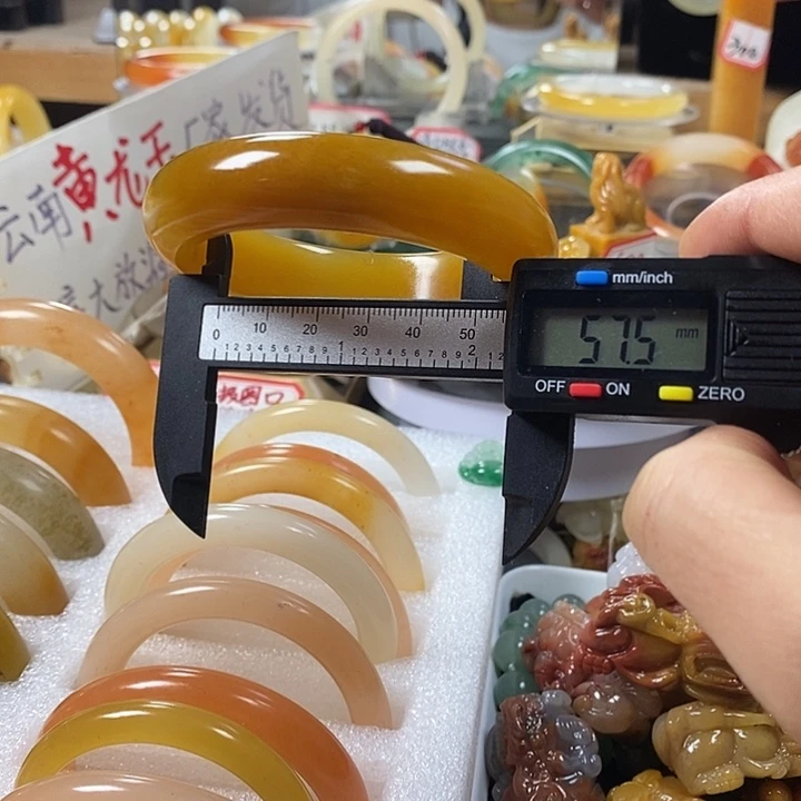 石英质玉（黄龙玉）合金手链