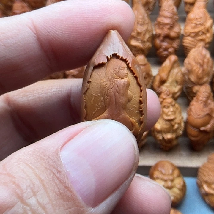 橄榄核吊坠18美女