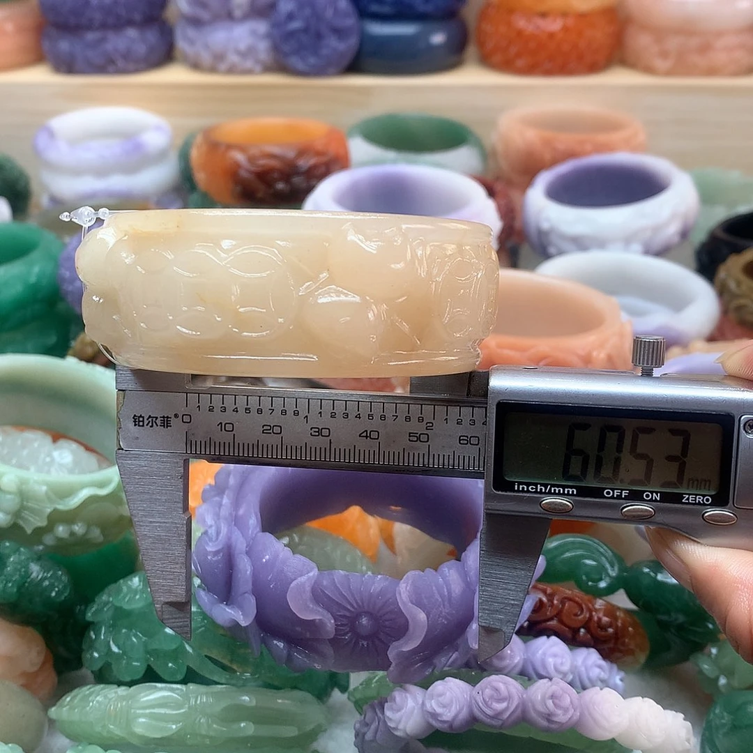 未镶嵌手镯石英质玉