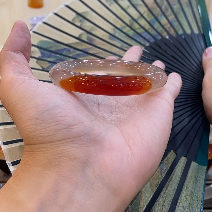 y***8玛瑙/玉髓未镶嵌手镯