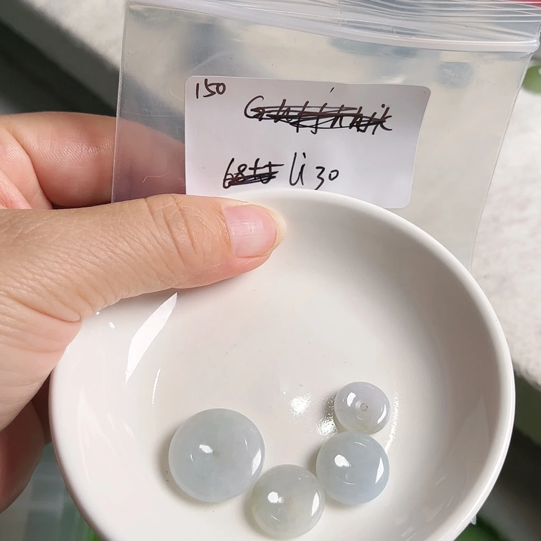 翡翠未镶嵌颈饰?****?不