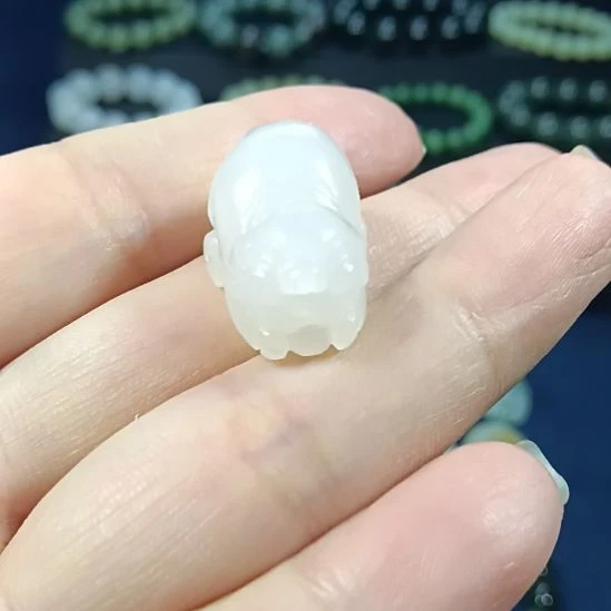 和田玉未镶嵌颈饰猪