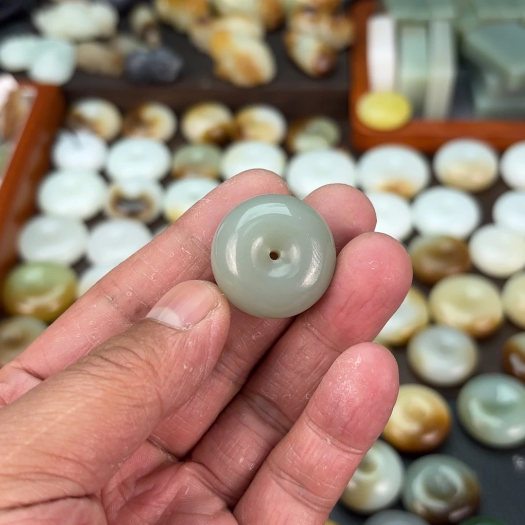 和田玉（糖玉）颈饰未镶嵌向****看