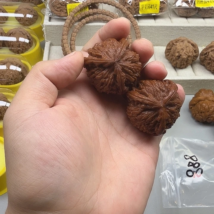 空***荡吊坠金刚菩提白狮子三棱