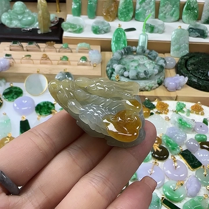 颈饰未镶嵌翡翠飞天貔貅