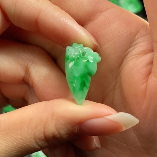 颈饰未镶嵌翡翠吊坠