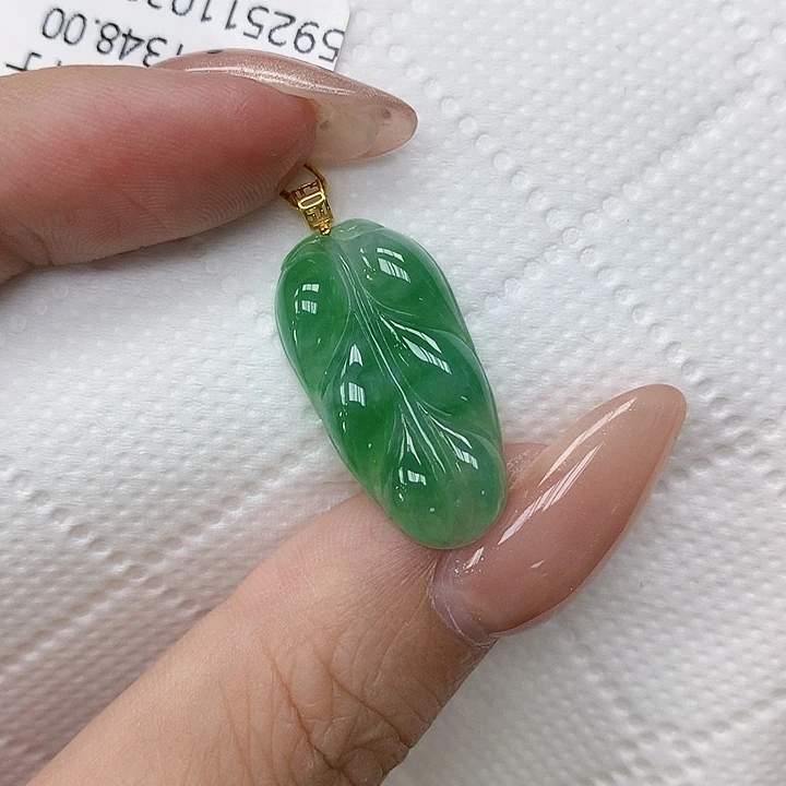 颈饰18K金镶嵌翡翠