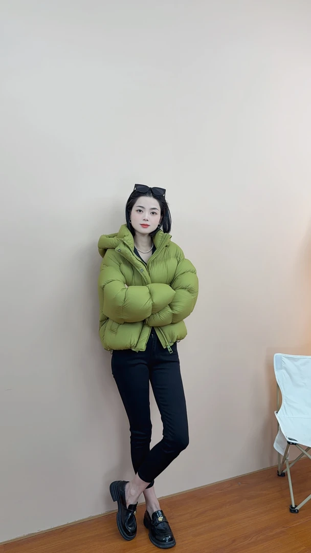 新款90新国标白鸭绒羽绒服轻奢时尚百搭冬季连帽羽绒服女0909