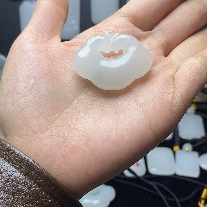 石英质玉颈饰未镶嵌知*