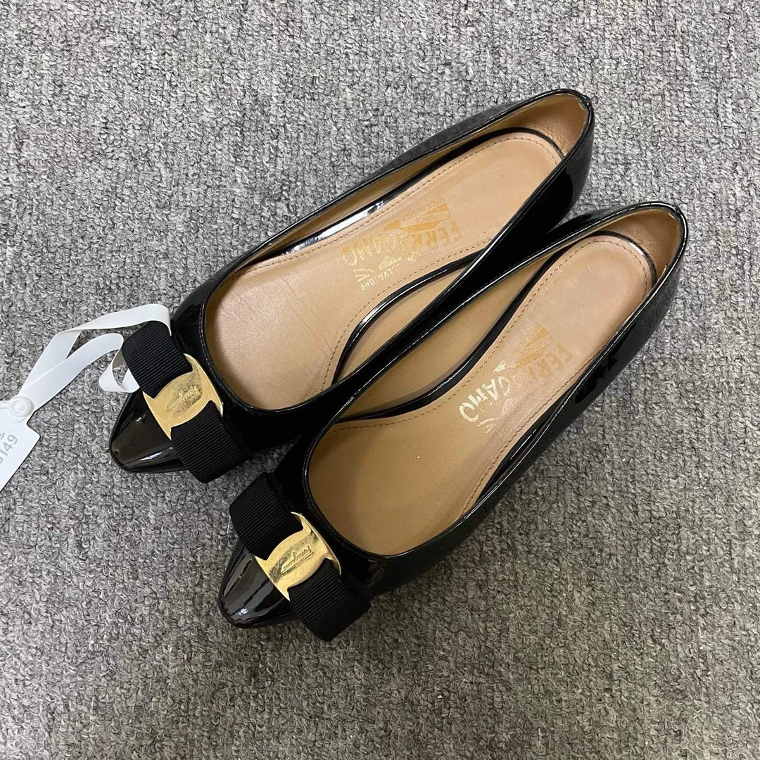 95新 FERRAGAMO/菲拉格慕 Varina 罗缎蝴蝶结平底鞋 35.5码/6149