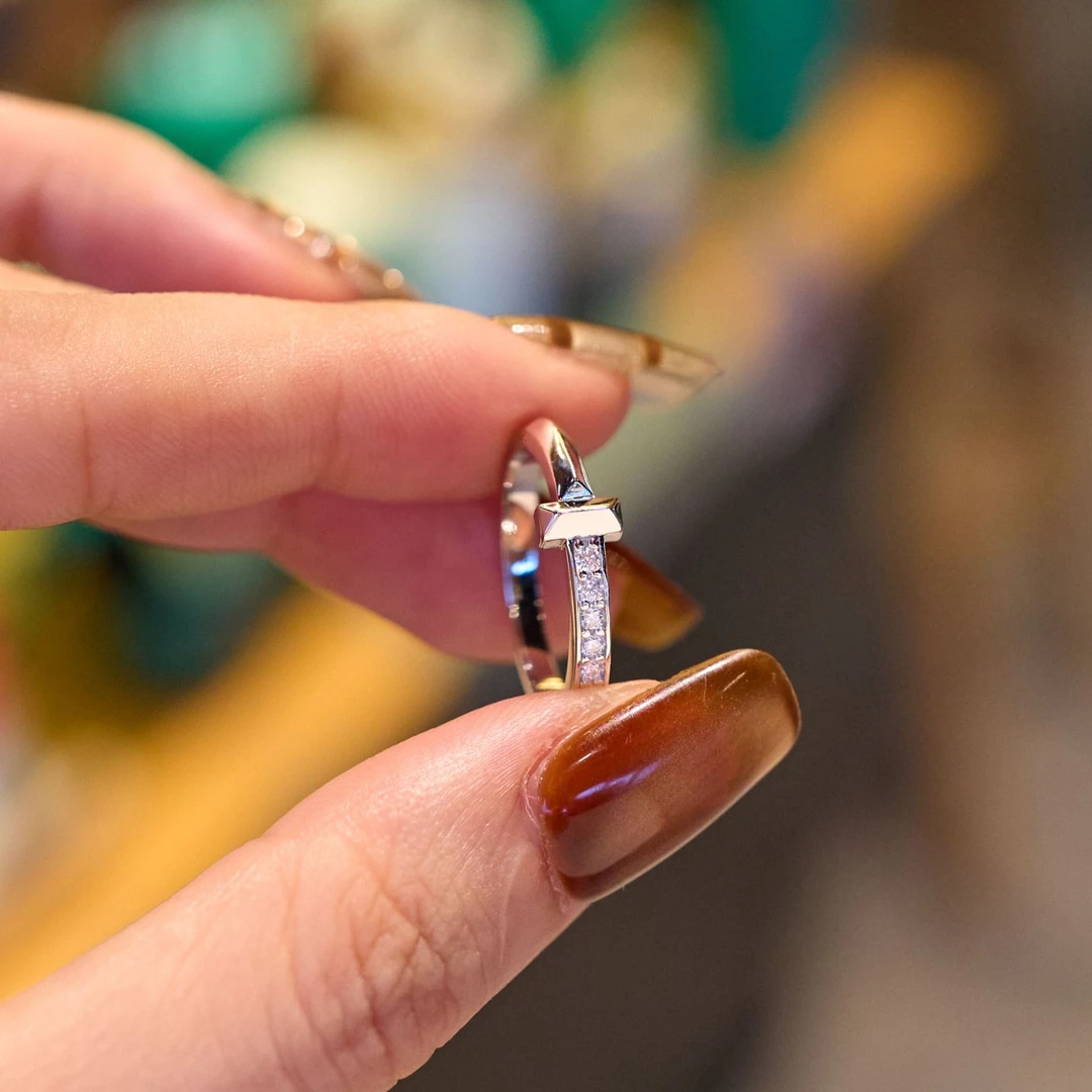 恒美娜 925银莫桑石戒指 小T银戒指闭口简约小众百搭叠戴时尚女