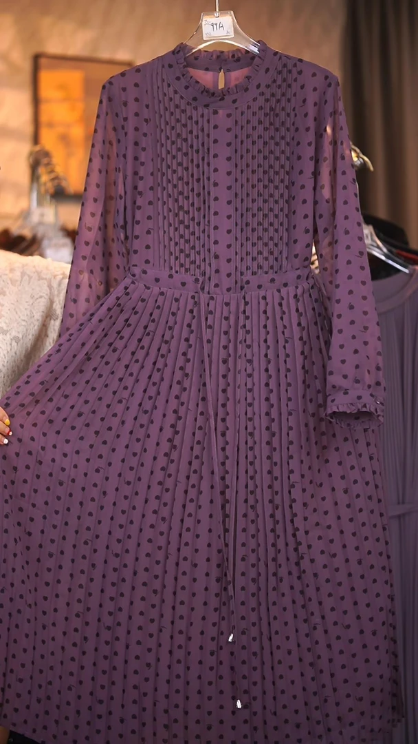 F555紫色波点设计师原创通勤风长袖立领连衣裙休闲提花春季印花