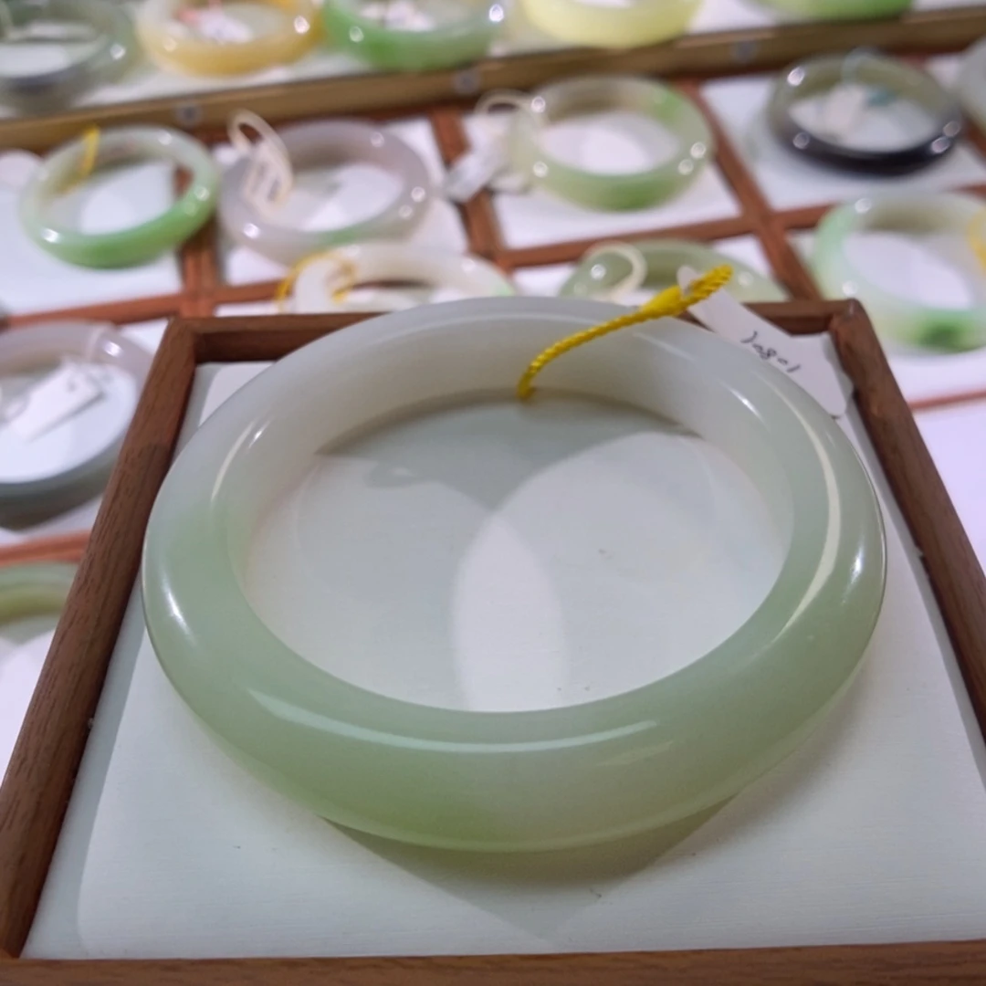 【闪购商品】未镶嵌手镯和田玉（翠青玉）