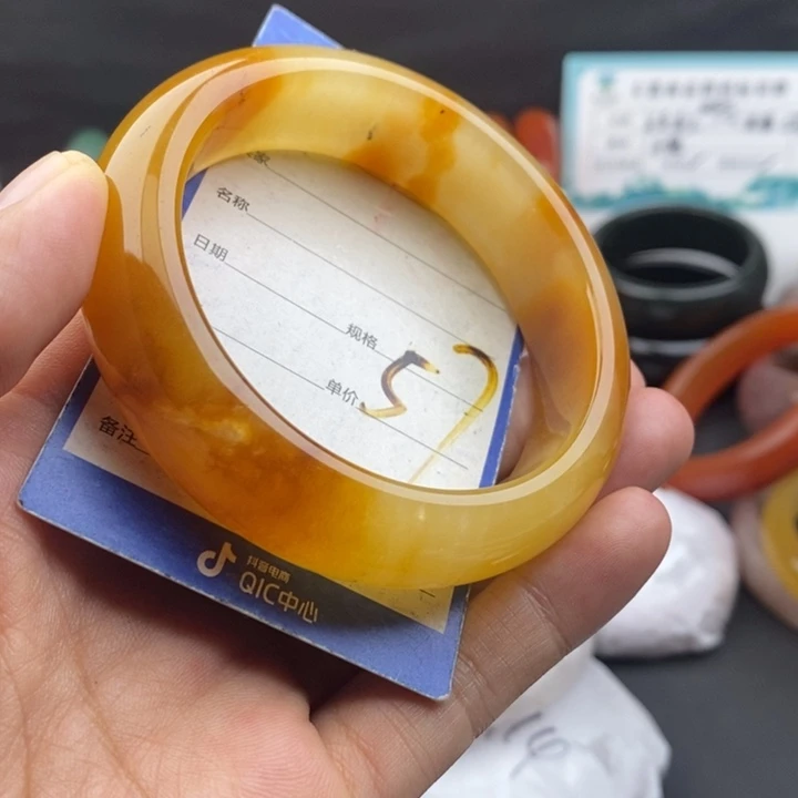 未镶嵌手镯石英质玉