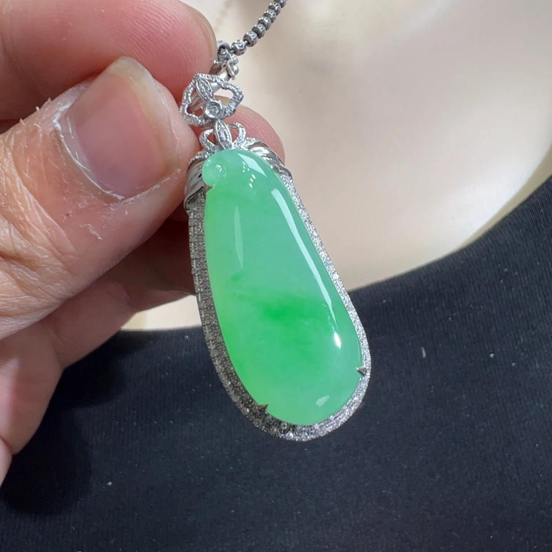 翡翠吊坠(不含链)18K金镶嵌