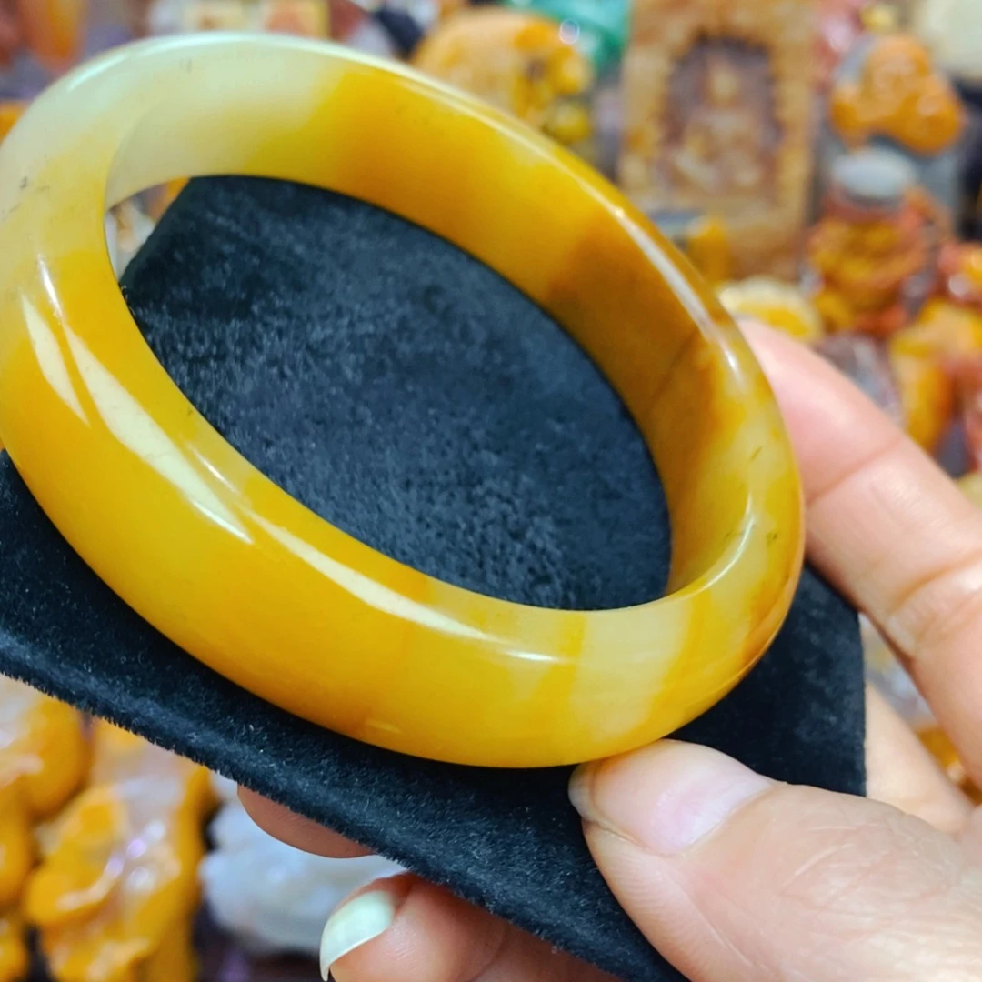 未镶嵌石英质玉（黄龙玉）颈饰