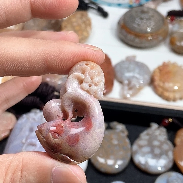硅化珊瑚（珊瑚玉）未镶嵌颈饰