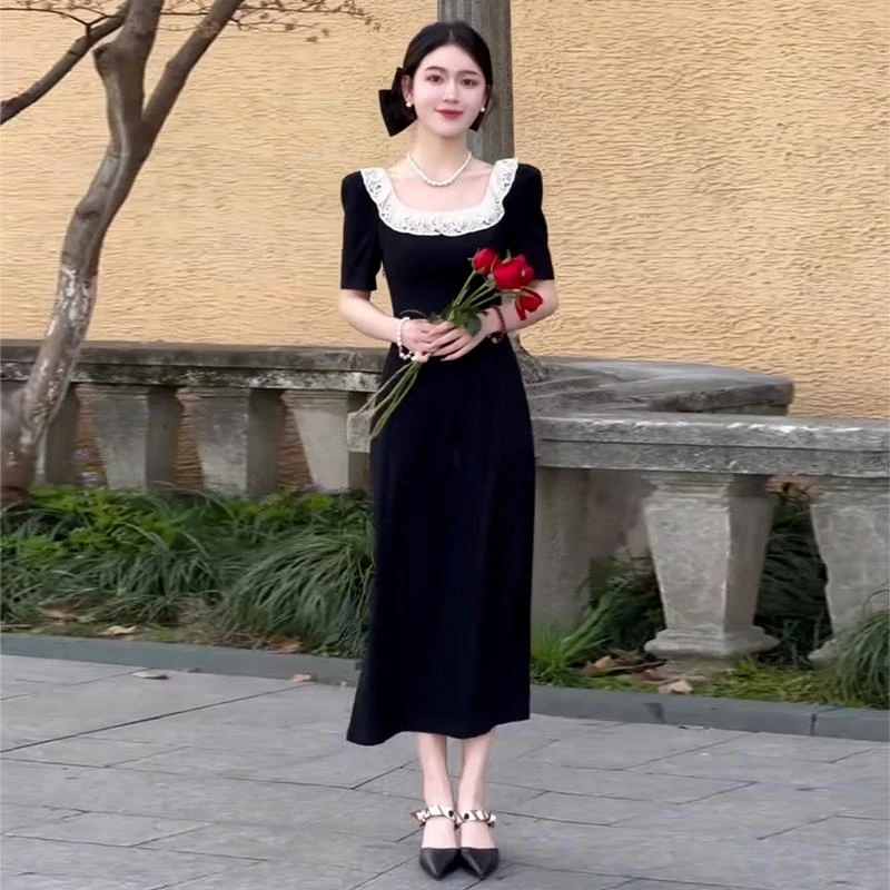 法式赫本风黑色方领连衣裙女2025夏季新款设计感气质收腰显瘦长裙