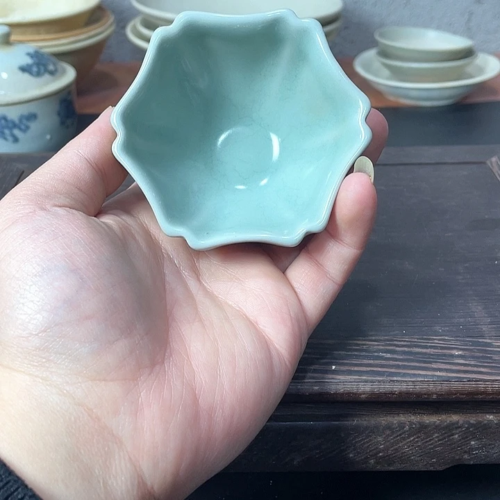 龙泉窑梅子青主人杯