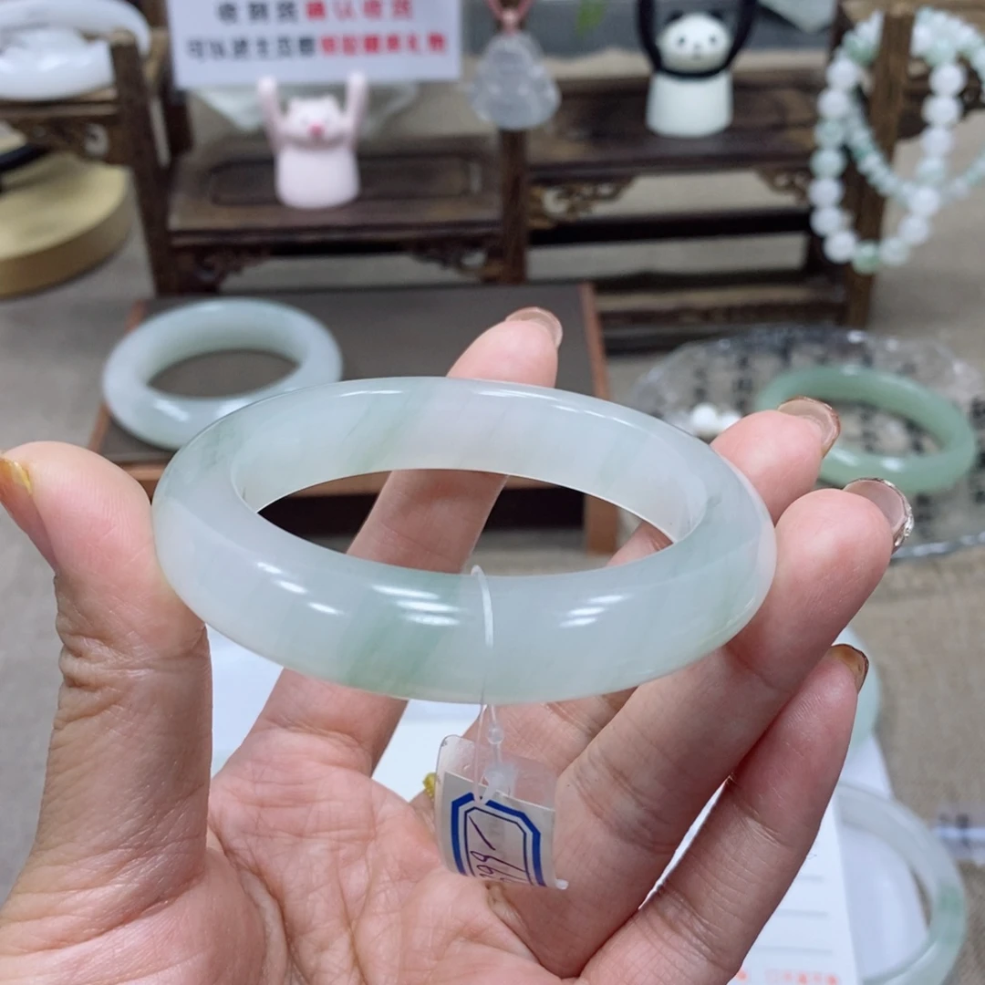 z****石英质玉未镶嵌手镯