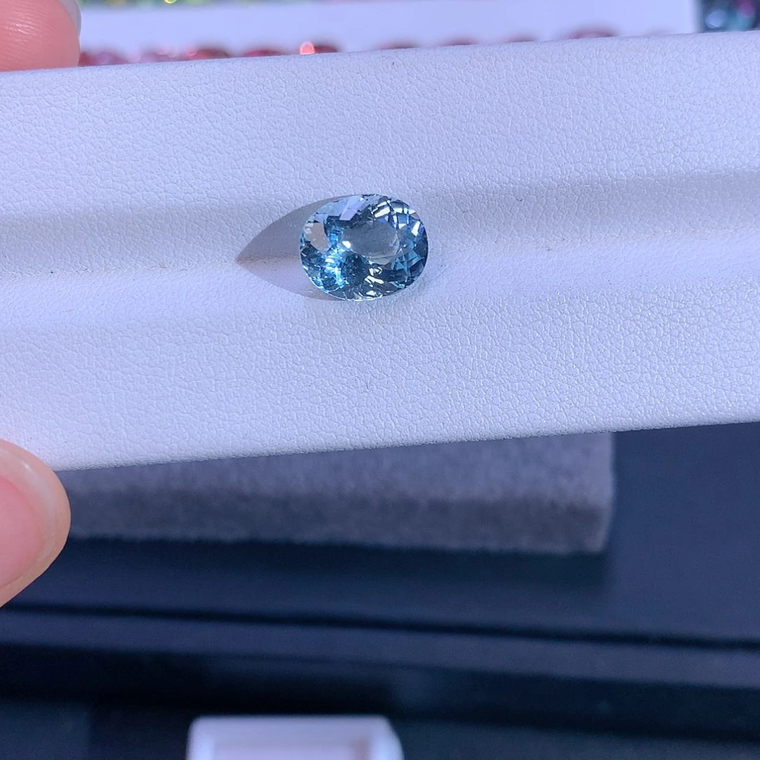 海蓝宝石笔搁未镶嵌2.875ct