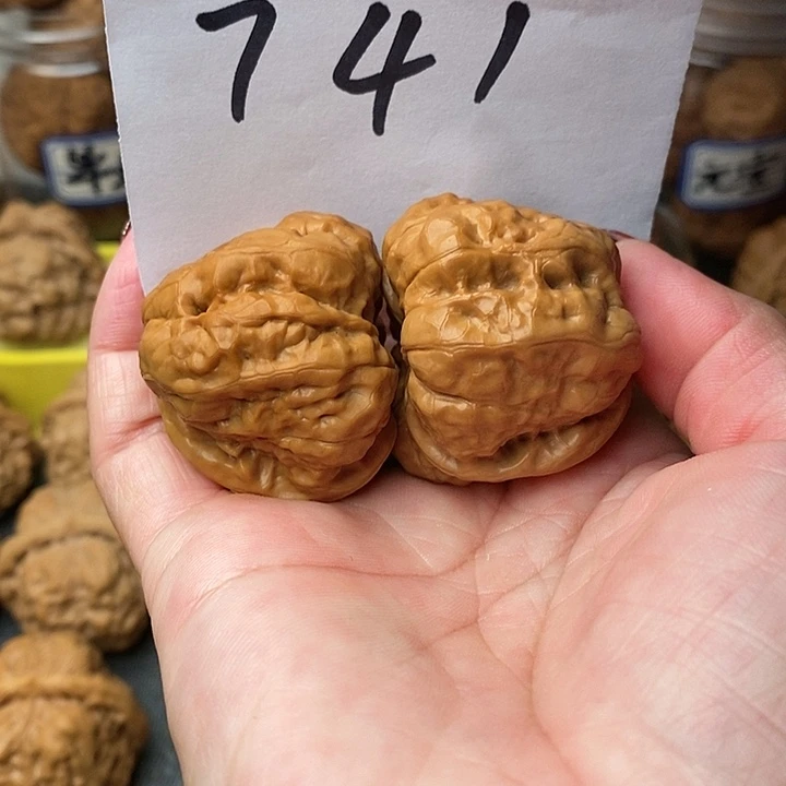 核桃蛤蟆40斤左右一个