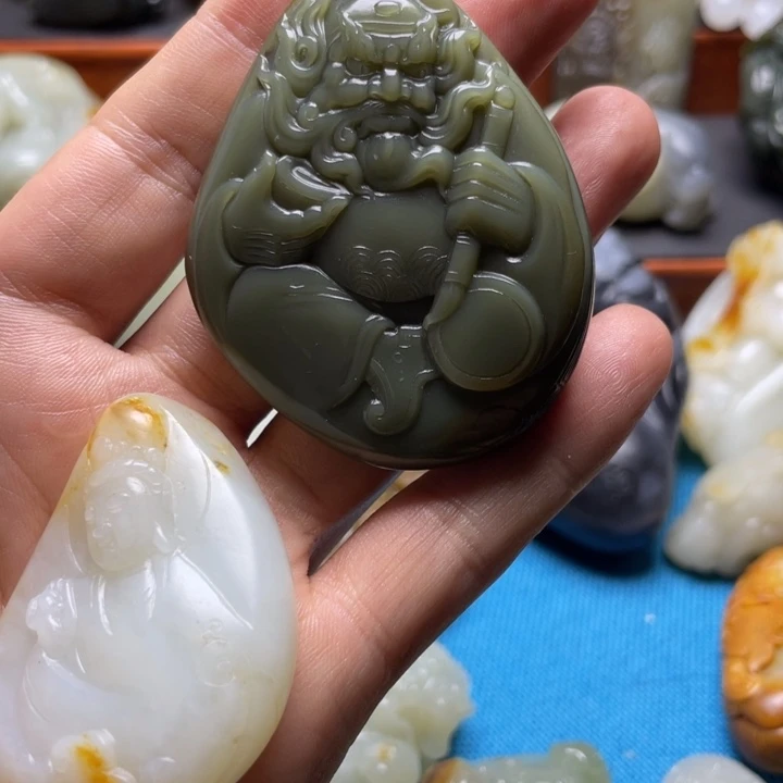 董***情颈饰未镶嵌和田玉天官纳福