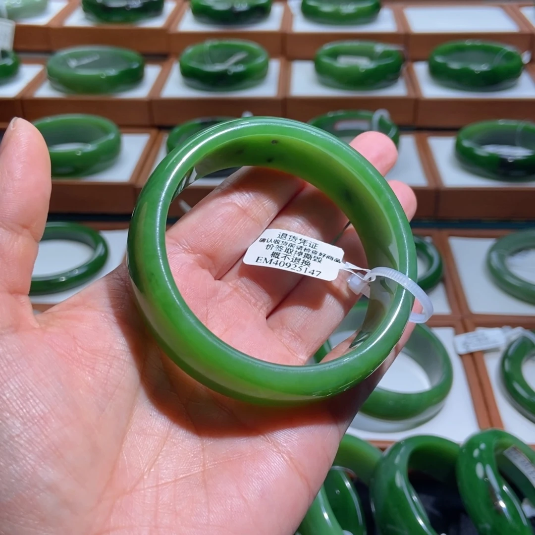 梦***～和田玉（碧玉）未镶嵌手镯俄碧果绿58