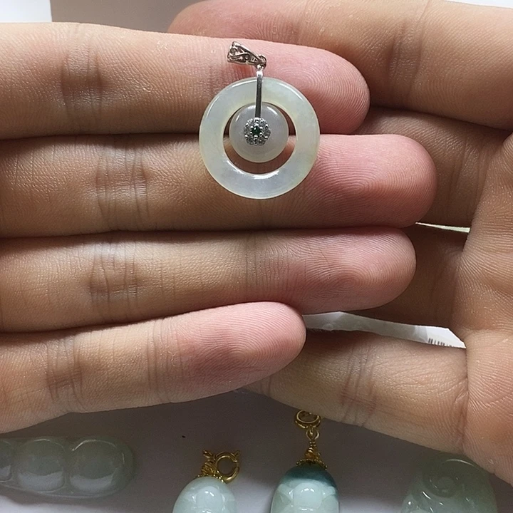 翡翠未镶嵌颈饰天然缅甸a货翡翠