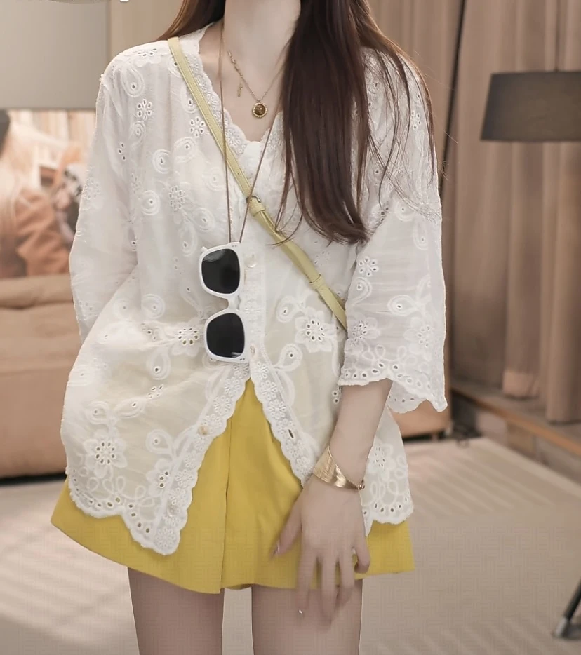 2025夏季新款V领七分袖重工蕾丝薄款防晒衬衫宽松显瘦时尚百搭女