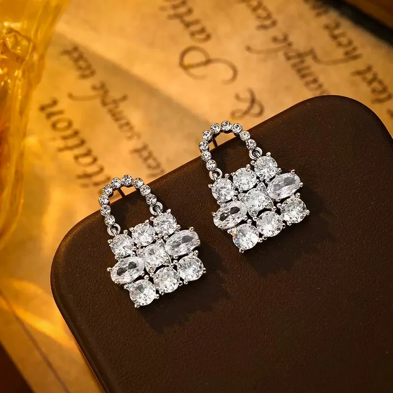 铜合金锆石耳饰 新款时尚百搭满钻镶嵌包包耳环气质轻奢手工耳钉