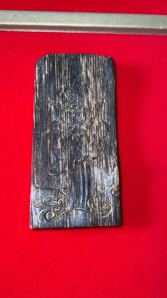 沉香吊坠镶嵌雕刻设计莲花