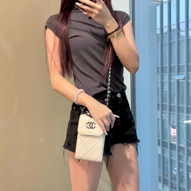 95新 Chanel/香奈儿 竖版黑白19手机包/3261