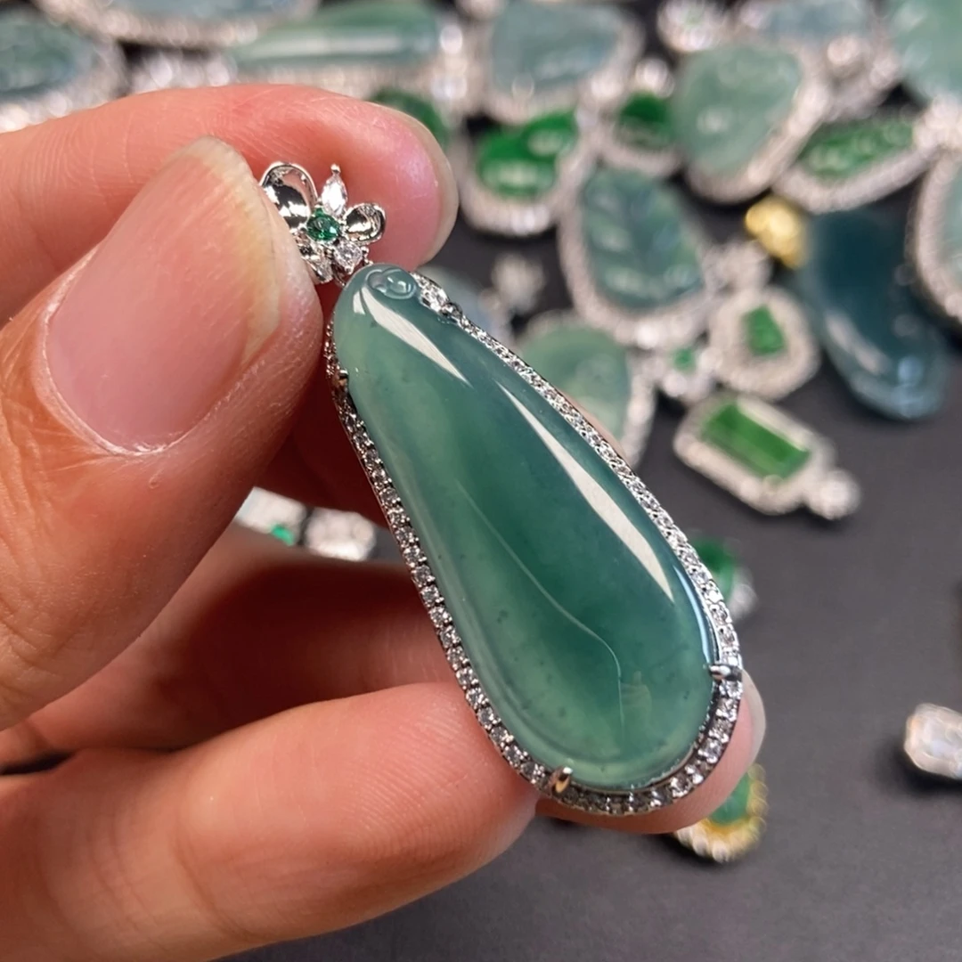 翡翠未镶嵌吊坠(不含链)