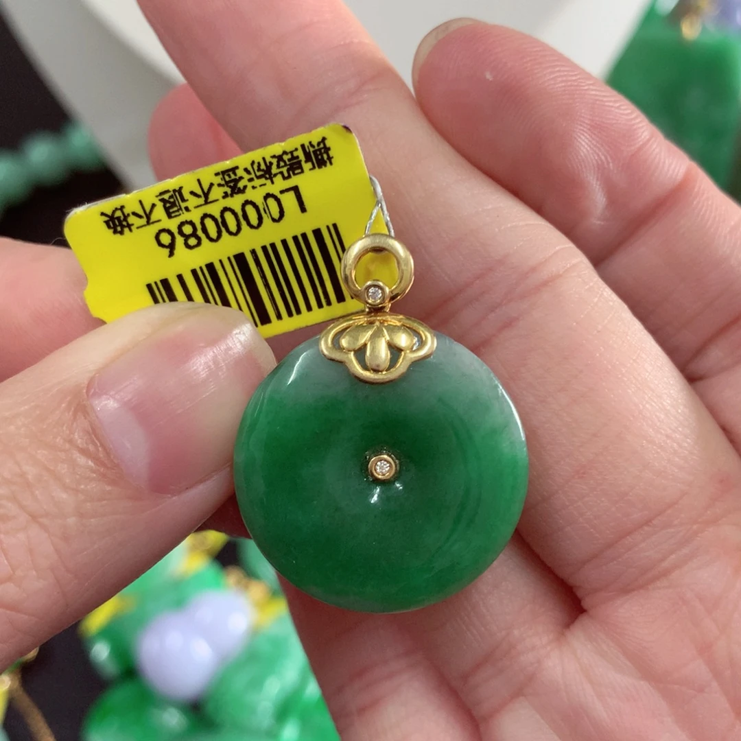 翡翠18K金镶嵌颈饰